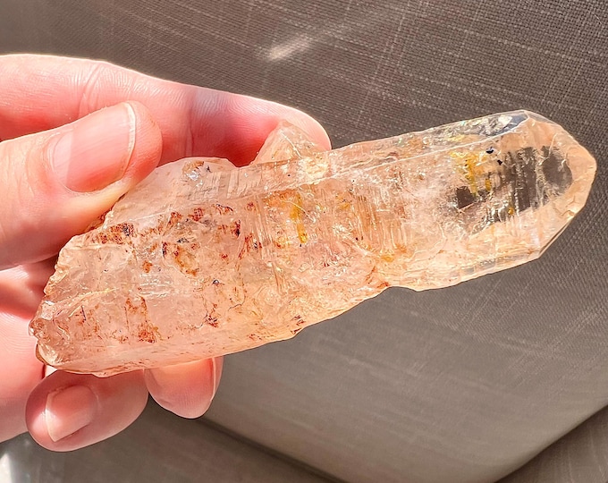 Large petroleum quartz crystal from Madagascar - Collector specimen unpolished, rare in this size IDA0497