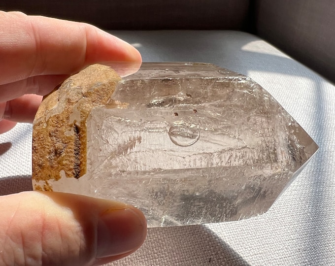 Superb enhydro specimen - quartz rock crystal collector specimen with moving bubble - large and heavy ID A0293