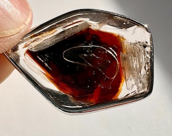 Petroleum quartz - silver pendant with multiple bubbles - Rock crystal UV reactive petroleum inclusion - Golden firefly enhydro - ID A0682