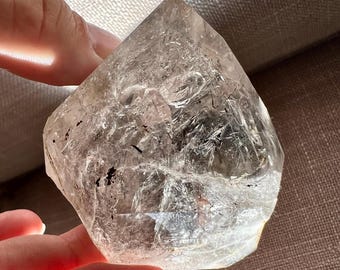 Enhydro polished crystal with large moving bubble - UV reaction - display quartz rock crystal bubble enhydro Mineral specimen - ID A0565