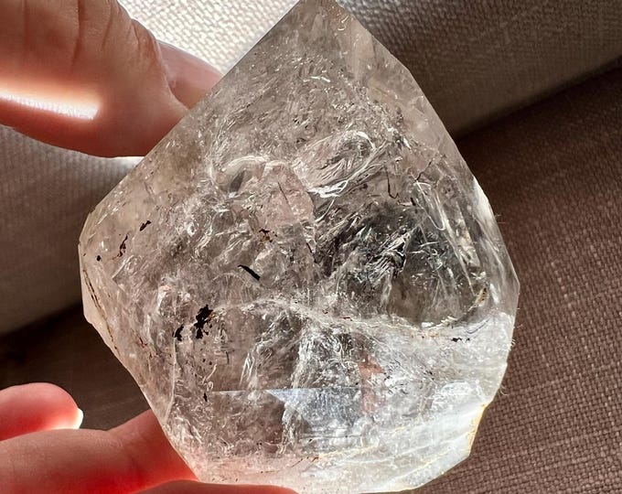 Enhydro polished crystal with large moving bubble - UV reaction - display quartz rock crystal bubble enhydro Mineral specimen - ID A0565