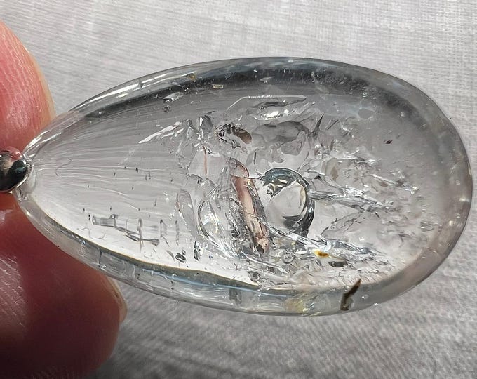 Enhydro - 'Crushed ice' quartz rock crystal pendant with moving bubble and superb internal formations - ID A0535