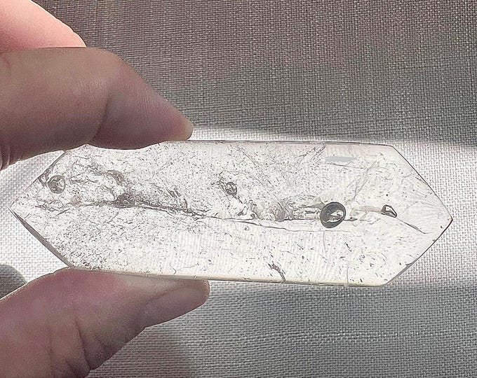 Enhydro elongated unmounted quartz with 6 bubbles - quartz rock crystal inclusion -  ID A0619