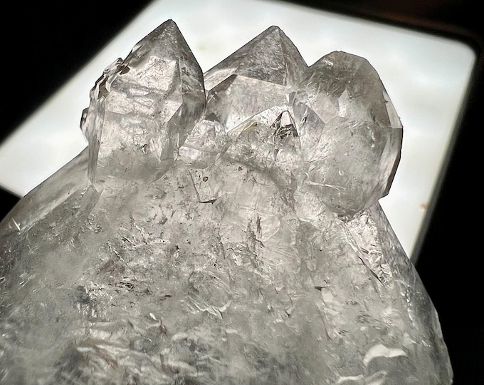 Enhydro - Unpolished quartz crystal specimen with fluid inclusion moving bubble - 3 crystal formation -  ID A0571