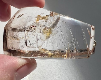 Enhydro quartz rock crystal pendant with multiple bubbles: some moving, some fixed - beautiful inclusions - ID A0690