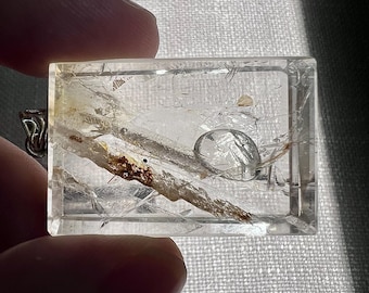 Fascinating enhydro reacting under uv light - quartz rock crystal pendant - moving bubble - Ingot - ID A0412