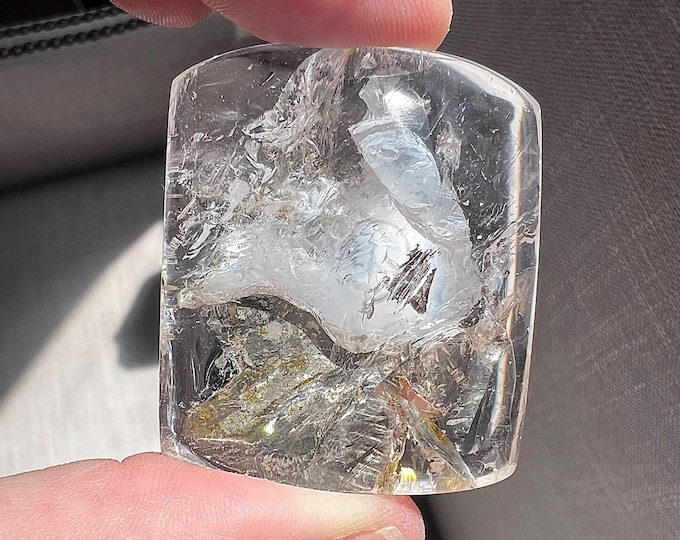 Enhydro bubble - unmounted quartz rock crystal with moving bubble in uncommon, frosted cavity - ID A0559