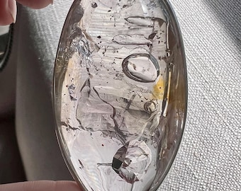Enhydro - Fascinating quartz rock crystal pendant with 3 moving bubbles, golden healer, hematite flakes - ID A0570