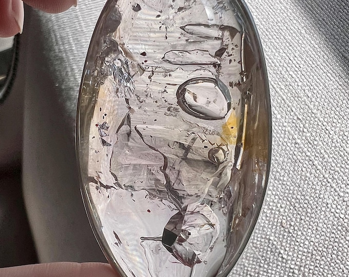 Enhydro - Fascinating quartz rock crystal pendant with 3 moving bubbles, golden healer, hematite flakes - ID A0570
