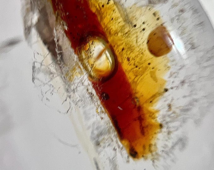 Petroleum quartz - silver pendant with moving bubble - Rock crystal UV reactive petroleum inclusion - Golden firefly enhydro - ID A0683