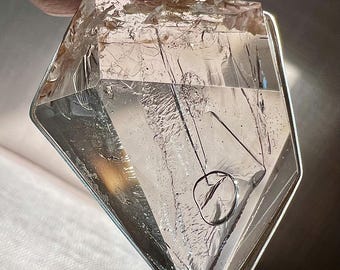 Elegant faceted Enhydro pendant with large bubble with lots of movement - quartz rock crystal inclusions - ID A0536