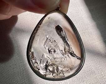 Superb Enhydro pendant with 2 moving bubles - quartz rock crystal inclusions - ID A0623