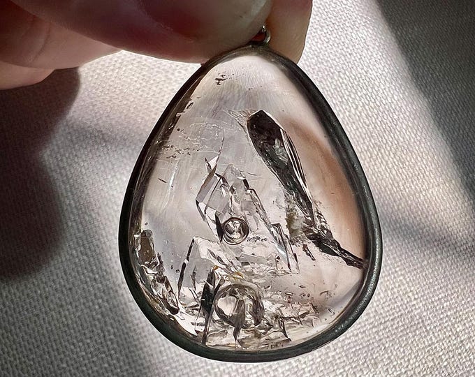 Superb Enhydro pendant with 2 moving bubles - quartz rock crystal inclusions - ID A0623