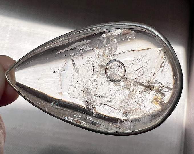 Enhydro - Elegant teardrop pendant with large moving bubble ID A0364