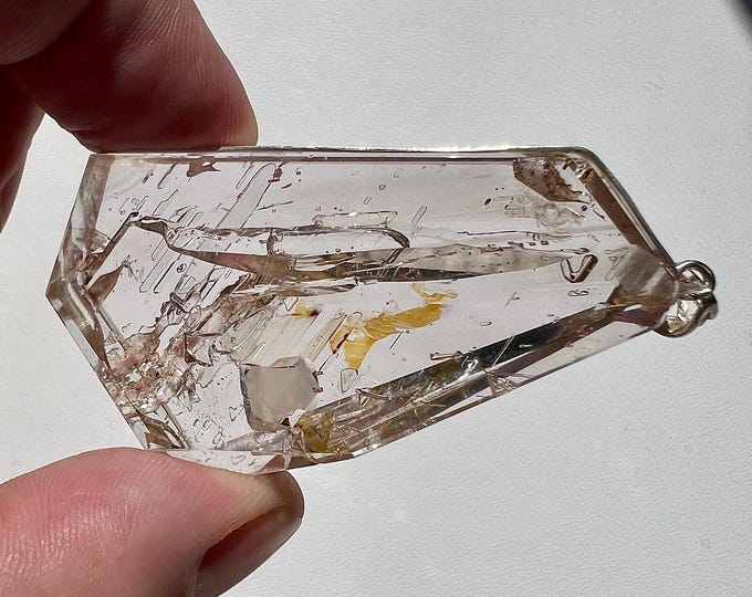 Enhydro - Quartz rock crystal pendant with 2 bubbles and superb internal crystal formations - ID A0638