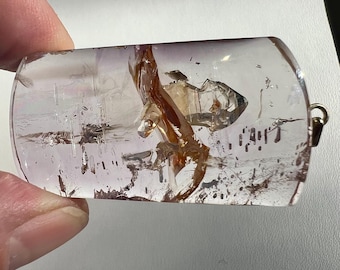 Enhydro - Quartz rock crystal pendant with moving bubble and superb internal formations - ID A0702