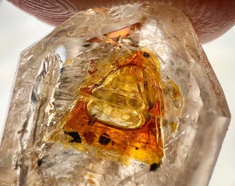 Enhydro - Petroleum quartz "golden Enhydro" firefly specimen - quartz rock crystal specimen with large bubble in petroleum ID A0582