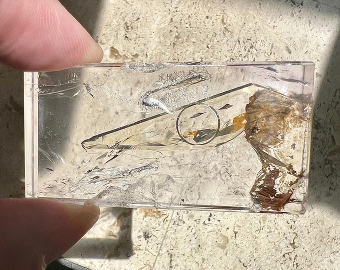 Unmounted Enhydro crystal with large moving bubble - ID A0621