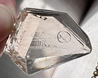 Elegant faceted Enhydro pendant with large bubble with lots of movement - quartz rock crystal inclusions - ID A0536
