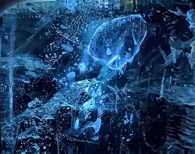 Fascinating XL enhydro reacting under uv light - quartz rock crystal display piece - Large moving bubble uv reactive - ID A0713