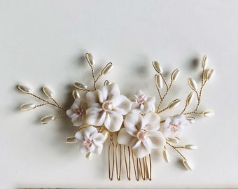 Peigne avec des fleurs et des perles pour coiffure de mariée, fleurs délicates avec des perles et des perles, peigne de perles blanches, perles de perles accessoires de cheveux