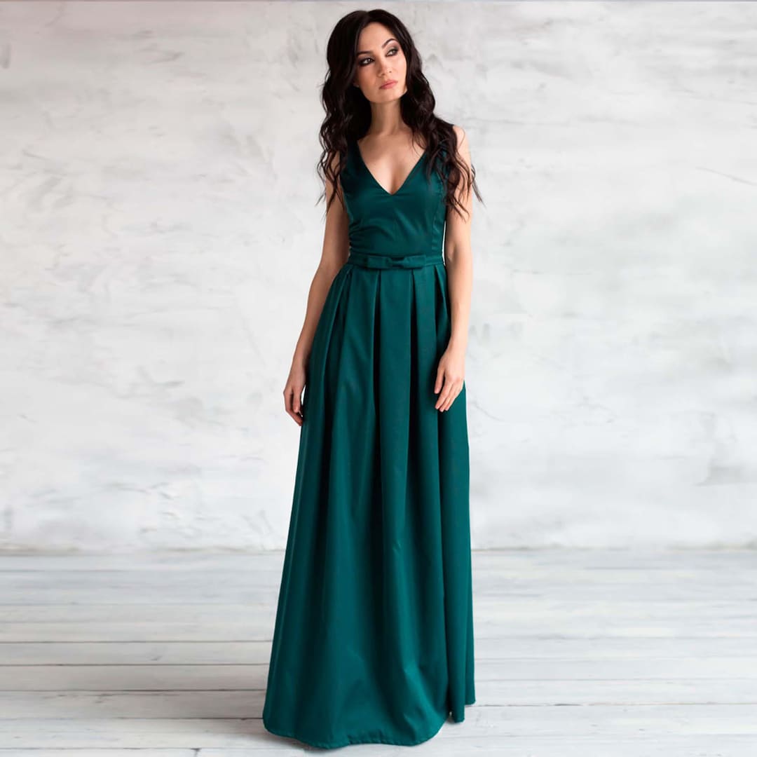 emerald green a line dress Evening Dress: A-line Pleated V-neck Prom Gown Color:WHITE/LIGHT BLUE Lace up Mare Mare Square-Neck Linen See long a