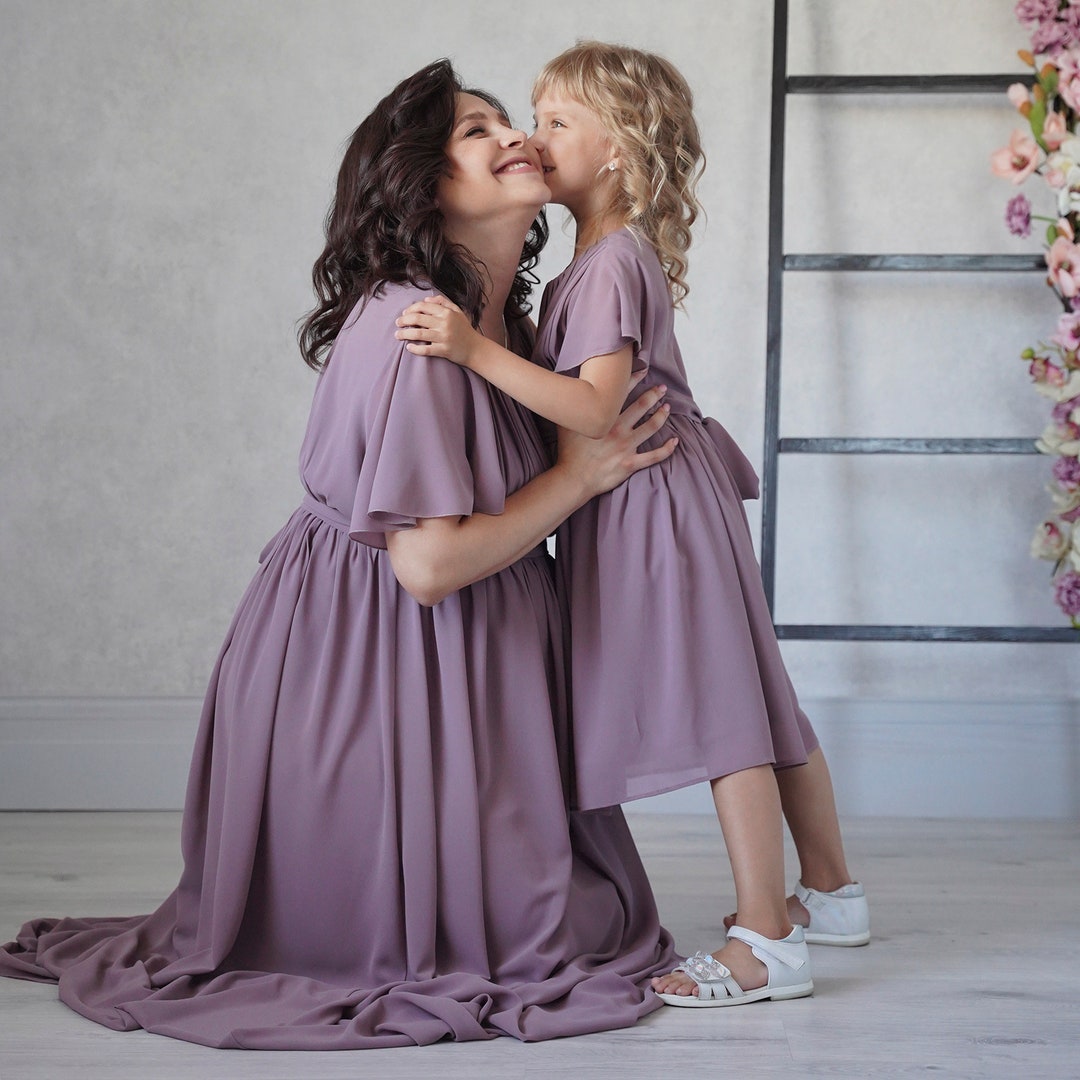 Conjunto de vestido de chiffon combinando para a família: conjunto