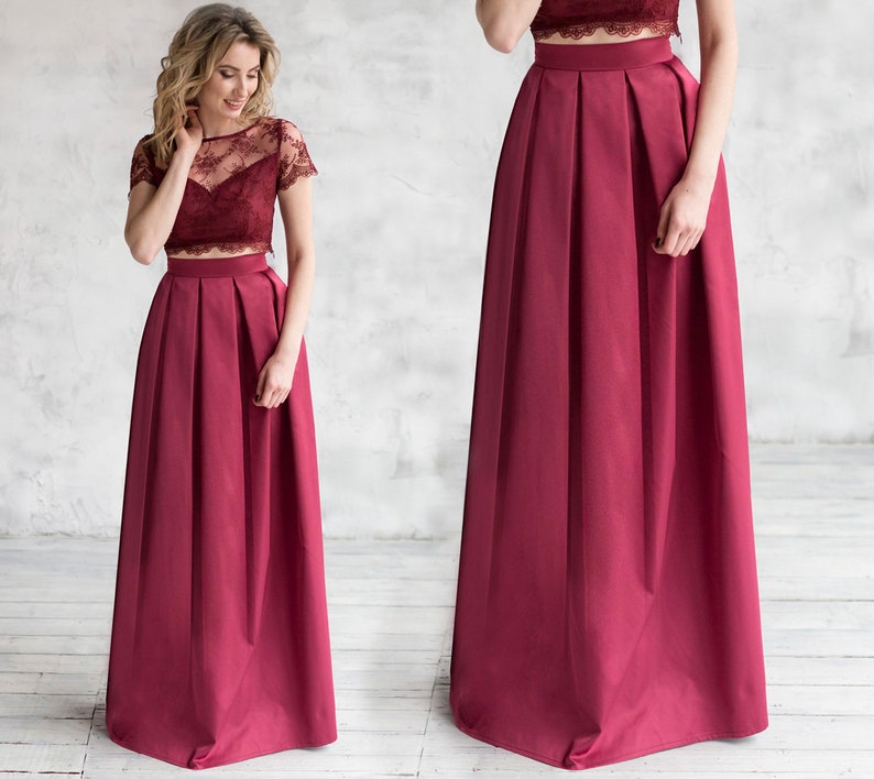 Stylish floor length burgundy skirt with a wide pleats. Waist fit, has a sewn-in waistband about two inches wide. Made of polished cotton, with a slight sheen. Pockets in the side seams. Hidden zip fastening at the back.