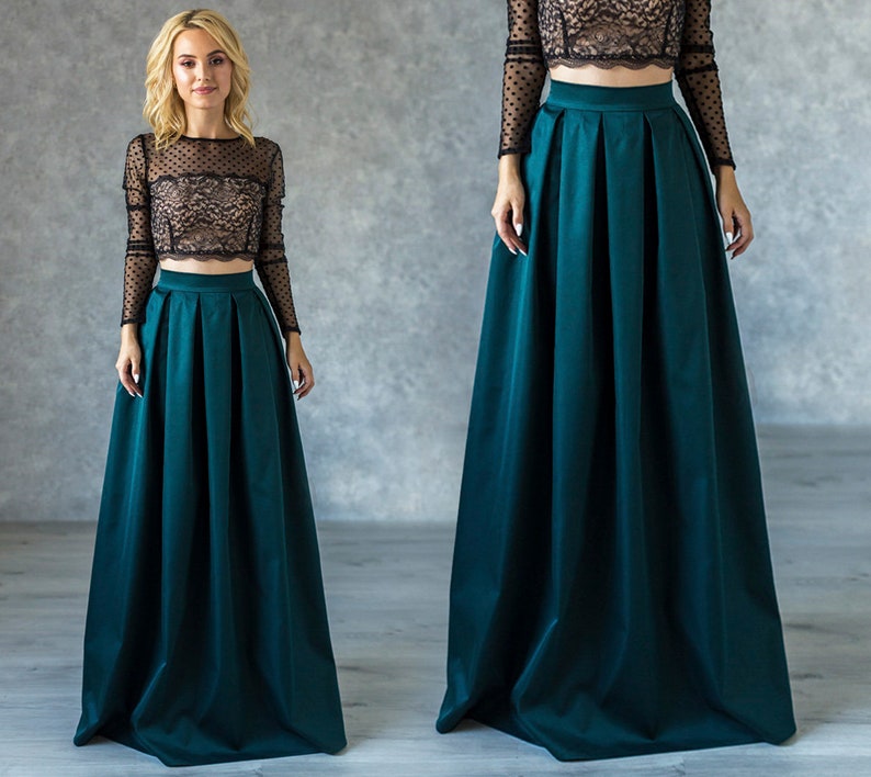 Stylish floor length emerald skirt with a wide pleats. Waist fit, has a sewn-in waistband about two inches wide. Made of polished cotton, with a slight sheen. Pockets in the side seams. Hidden zip fastening at the back.