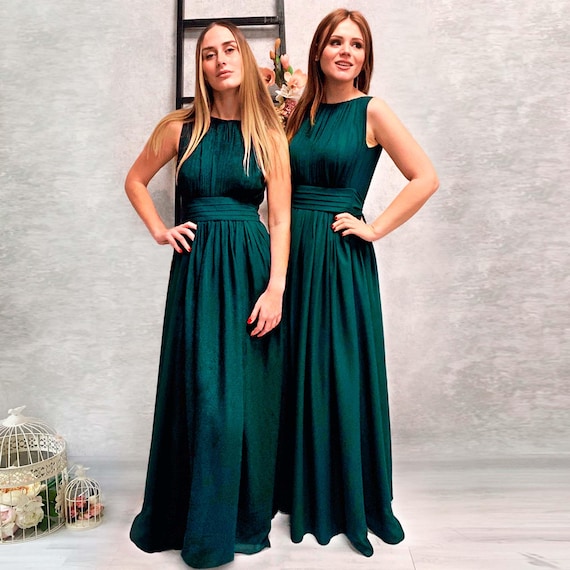 slim fit dress slacks Bridesmaid Dresses Emerald Green Sheath/Column Spaghetti Straps V-Neck Floor Length Chiffon Bridesmaid Dresses with Slit main image 1