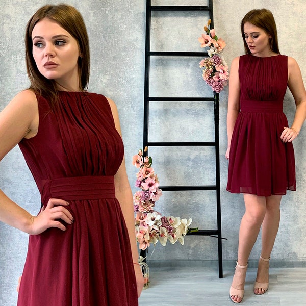 Robe de cocktail sans manches en mousseline de style grec pour femme / Robe de soirée de mariage longueur genou / Robe grecque courte / Robe de cocktail bordeaux