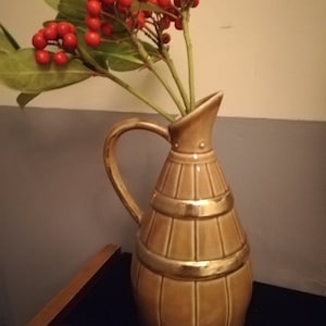 Ceramic pitcher with gilding in barrel shape from the 60s