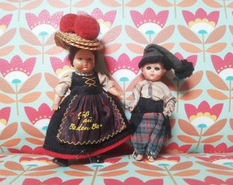 Mini poupées folkloriques de la Forêt noire celluloïd années 50