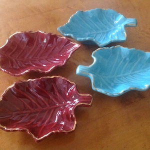 4 ceramic bowls / empty pockets, Vallauris barbotine style, in the shape of leaves