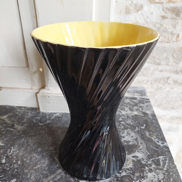 Grand vase diabolo noir et jaune années 50