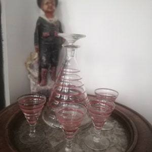 Decanter and liqueur glasses from the 50s with red and silver stripes