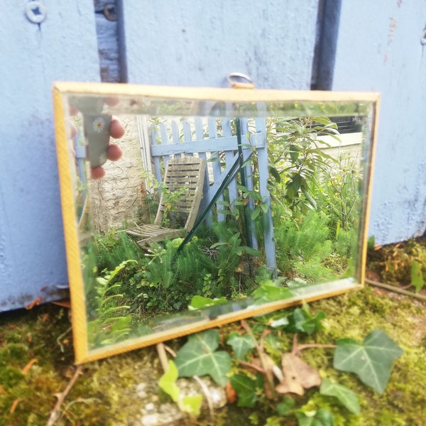 Petit miroir de barbier gansé de cuir ocre