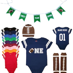Gepersonaliseerde eerste jaar dons jongens eerste 1e verjaardag EEN voetbaluniform jersey outfit banner beenwarmers set | 9 kleuren