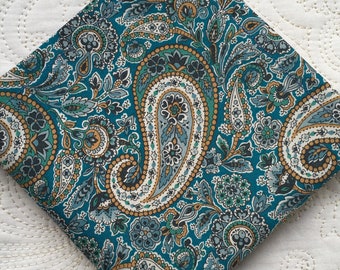 Pochette de costume Liberty of London en Lee Manor Tana Lawn, pelouse de coton douce et soyeuse, accessoire de mariage