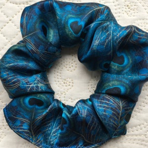 Elástico de cabelo Liberty London Silk em seda Peacock Manor - Love Liberty Cornwall - O presente que cabe em um cartão de felicitações!