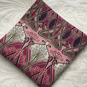 Liberty of London Tana Lawn Pocket Square em Ianthe - Love Liberty Cornwall - O presente que cabe em um cartão de felicitações!