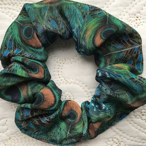 Elástico de cabelo de seda Liberty of London em Peacock Manor - Love Liberty Cornwall - O presente que cabe em um cartão de felicitações!