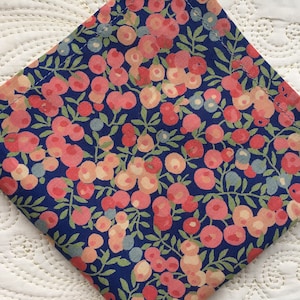 Fazzoletto di lusso Liberty London Tana Lawn - Wiltshire Berry - Love Liberty Cornwall - Il regalo che sta in un biglietto d'auguri!