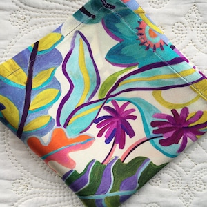 Lenço de seda Liberty London em Jingle Trip - Love Liberty Cornwall - O presente que cabe em um cartão de felicitações!