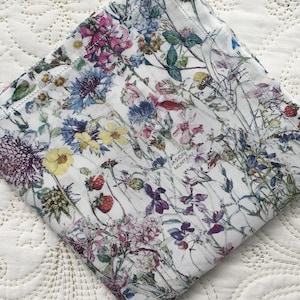 Lenço Liberty of London em flores silvestres Tana Lawn - Love Liberty Cornwall - O presente que cabe em um cartão de felicitações!