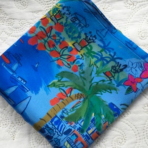 Lenço de bolso de seda Liberty London em Cape Vista - Love Liberty Cornwall - O presente de luxo que cabe em um cartão de felicitações!