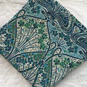 Lenço de seda Liberty London em Ianthe Blossom - Love Liberty Cornwall - O presente que cabe em um cartão de felicitações!