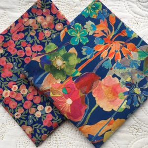 Lenços de mão Liberty London Tana Lawn Hanky em Wiltshire Berry e Proposal - Love Liberty Cornwall - O presente que cabe em um cartão!