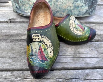 1945 Souvenir wooden shoes Peace Antwerp Belgium hand painted