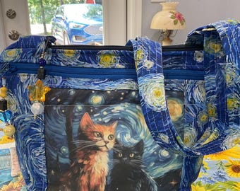 Elige tu bolsillo para gato y llavero. Bolso bandolera o de hombro con correa ajustable de tela con diseño de la noche estrellada de Van Gogh. 100% hecho a mano.